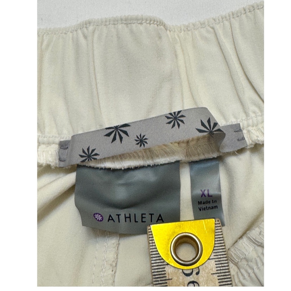 Athleta Womens XL Cream Tan Stripe Shorts Zipper Pockets Athletic - Picture 3 of 7